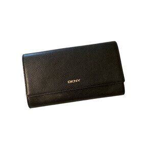 💖DKNY black leather wallet with multiple compartments and snap closure